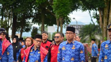 Upacara Bendera di SMA Negeri 1 Berastagi..!!! Bupati Karo Berpesan Agar Siswa Meningkatkan Kompetensi Dalam Mencapai Cita-Cita