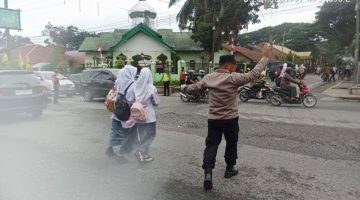 Polres Aceh Tenggara Hadir, Jaga Keselamatan Pelajar di Pagi Hari